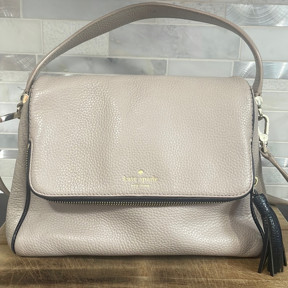 Crossbody beige Kate spade bag